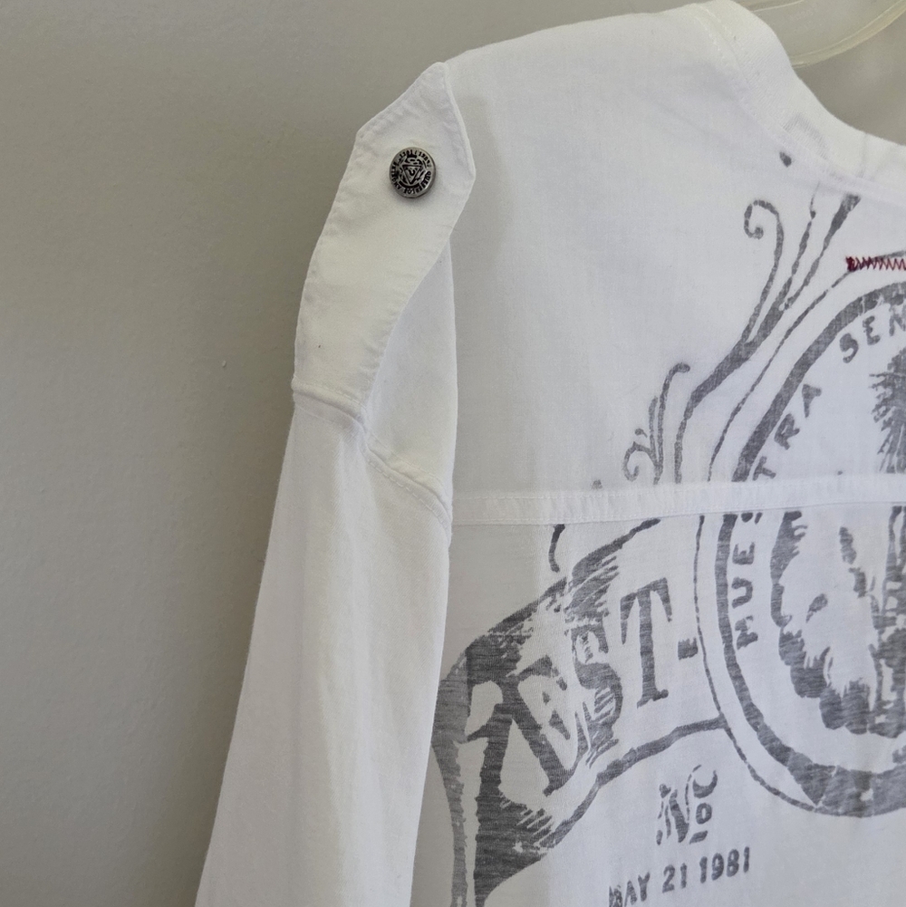 GUESS White Men's V-Neck Graphic Shirt XXL - Picture 3 of 7